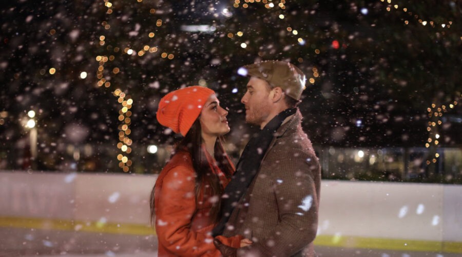 Love Is In The Air: Eda Yıldız interpretata da Hande Erçel e Serkan Bolat interpretato da Kerem Bürsin. Credits: Mediaset