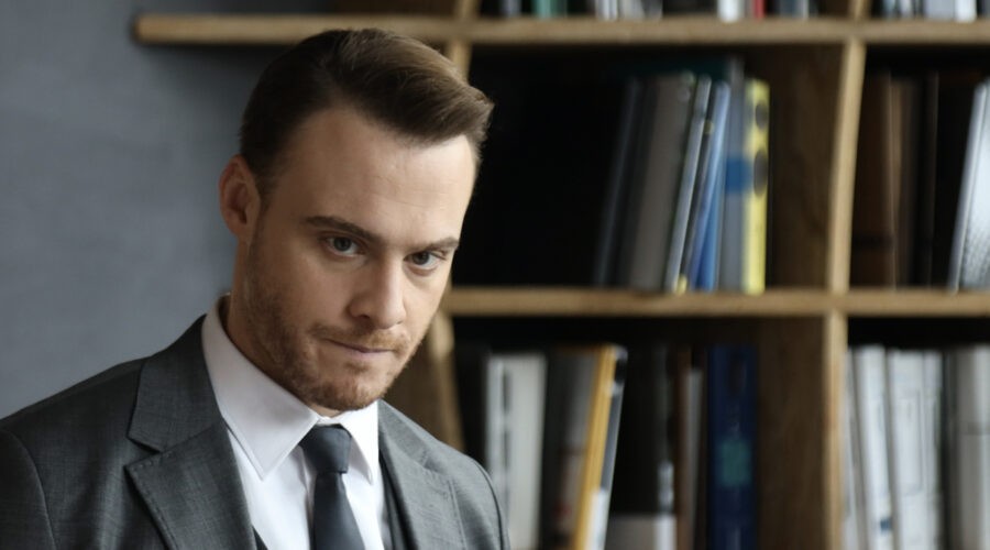 Love Is In The Air: Serkan Bolat interpretato da Kerem Bürsin. Credits: Mediaset