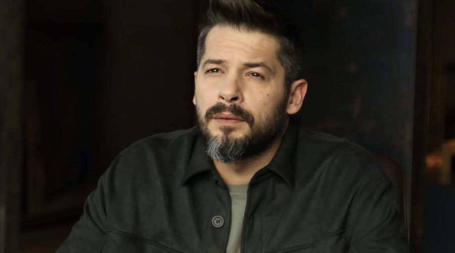 Love Is In The Air: Engin Sezgin interpretato da Anıl İlter. Credits: Mediaset