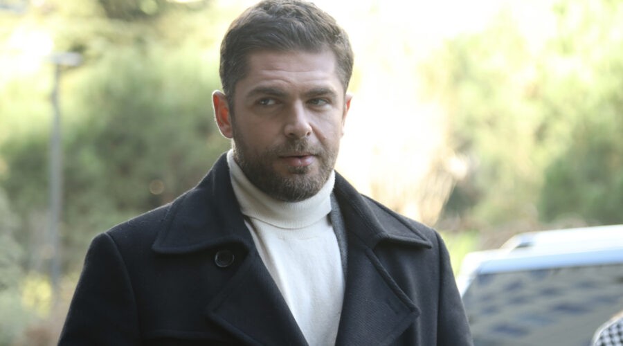 Love Is In The Air: Prince Seymen interpretato da Mert Öcal. Credits Mediaset