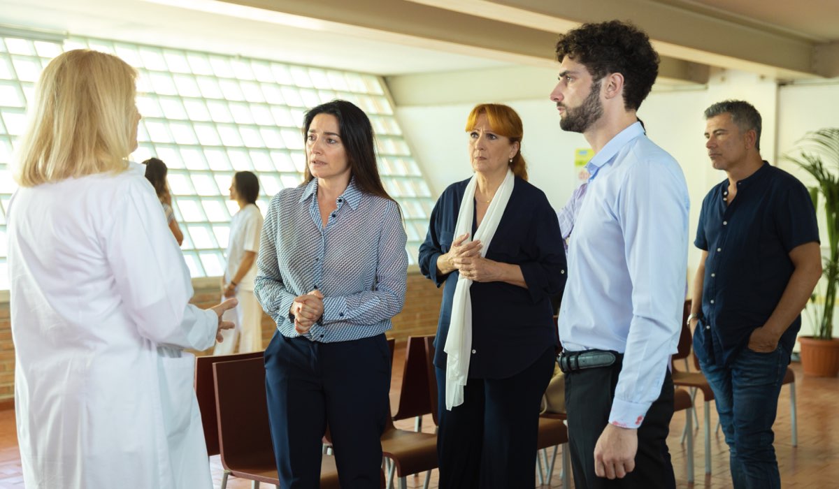 Marina Giulia Cavalli, Sara Ricci, Marina Tagliaferri, Luca Turco e Peppe Zarbo In Un Posto Al Sole. Credits: Rai