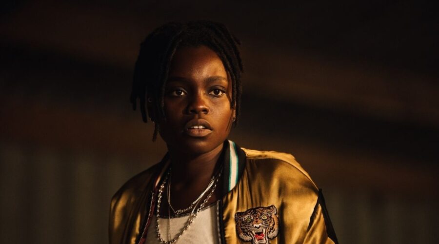 Rapinatori La Serie: la giovana Liana è interpretata da Tracy Gotoas. Credits: Netflix