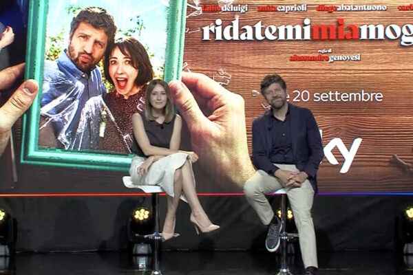 Ridatemi Mia Moglie, intervista ai protagonisti Fabio De Luigi (a sinistra) e Anita Caprioli. Credits: cattura schermo/Sky.
