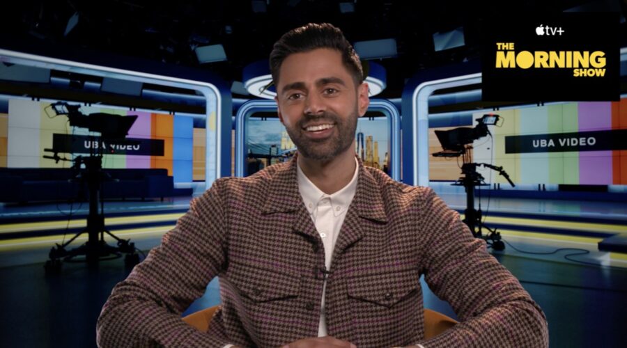 Hasan Minhaj nel corso della sua intervista a Tvserial.it. Credits: Cattura schermo/Apple TV+.
