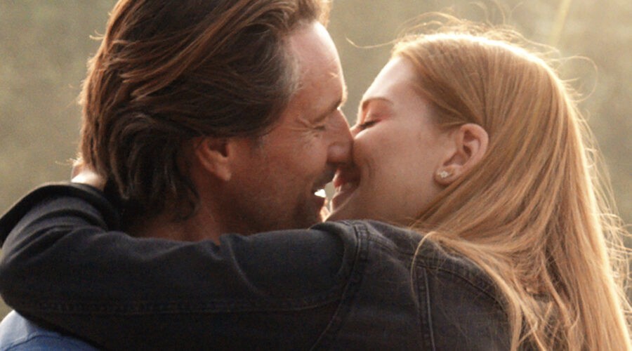 Da sinistra: Martin Henderson e Alexandra Breckenridge nel poster di Virgin River. Credits: Netflix.