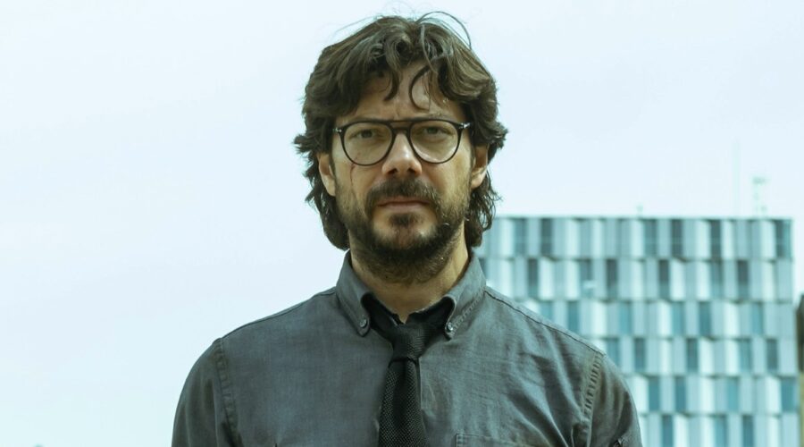 Alvaro Morte (Il Professore) Ne La Casa Di Carta 5 Parte Volume 2. Credits: Netflix