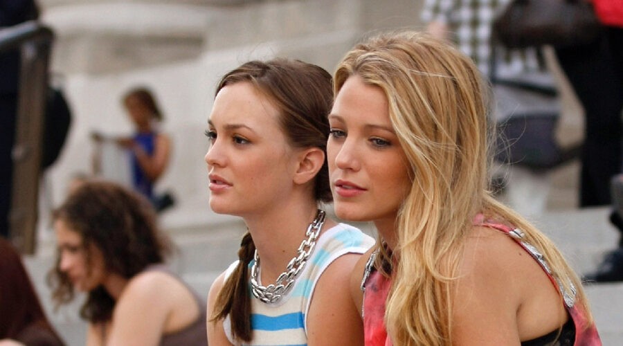 Blair Waldorf (Leighton Meester) e Serena van der Woodsen (Blake Lively) In Gossip Girl Credits: Sky Italia