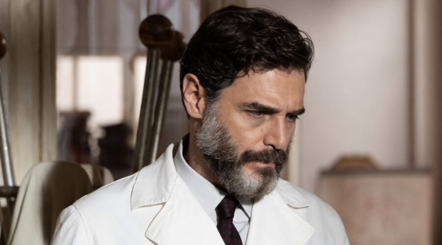 Daniele Pecci (Cesare Corvara) in una scena di 