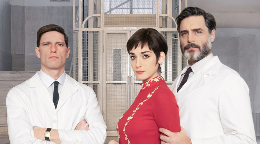 Matteo Martari (Alberto Ferraris), Pilar Fogliati (Delia Brunello) e Andrea Gherpelli (Enrico Mosca) in un posato per la fiction 