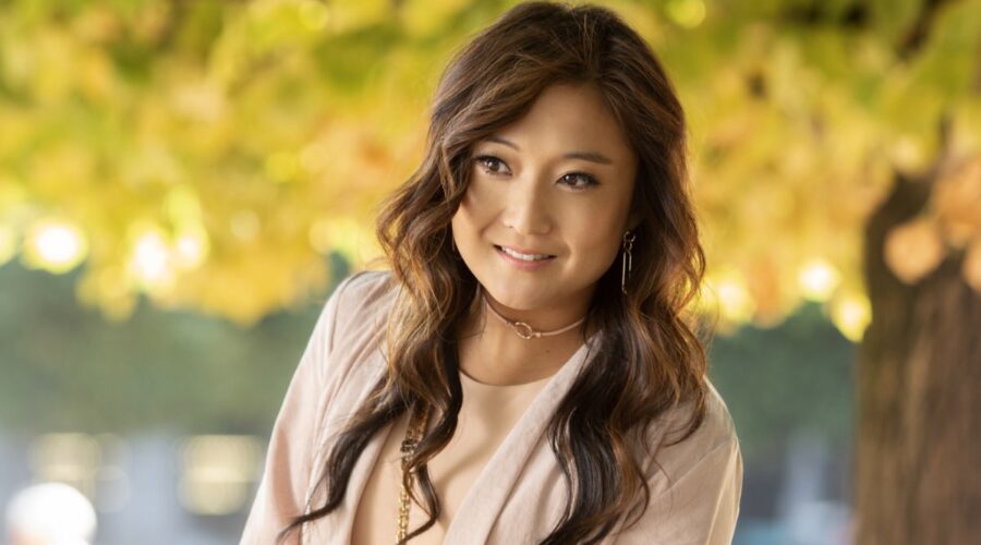 emily in paris netflix mindy