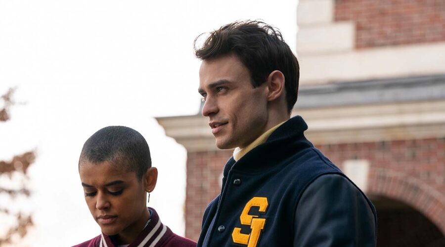 Jordan Alexander e Thomas Doherty nel reboot di Gossip Girl. Credits: Sky/HBO Max.