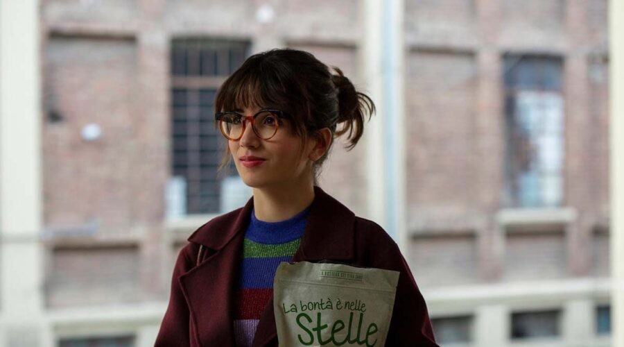 Claudia Gusmano in una scena della serie TV Guida astrologica per cuori infranti. Credits: Netflix.