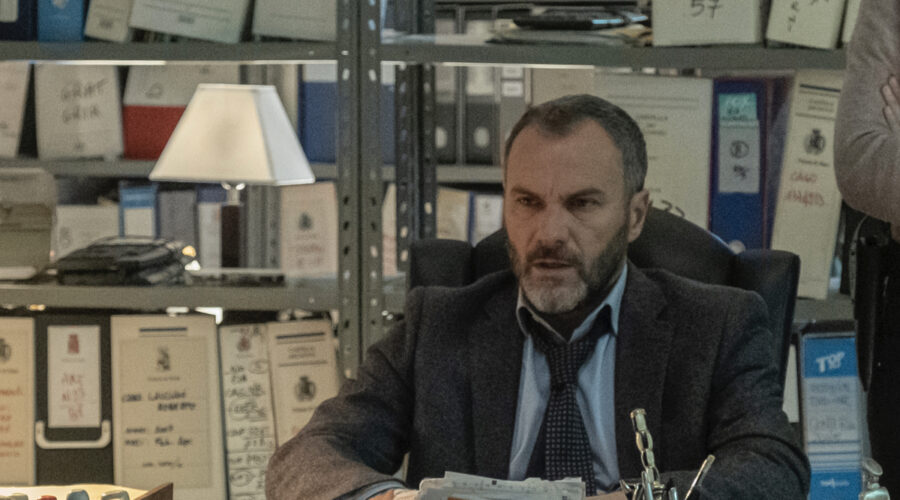 Massimiliano Gallo (Commissario Palma) in una scena de 