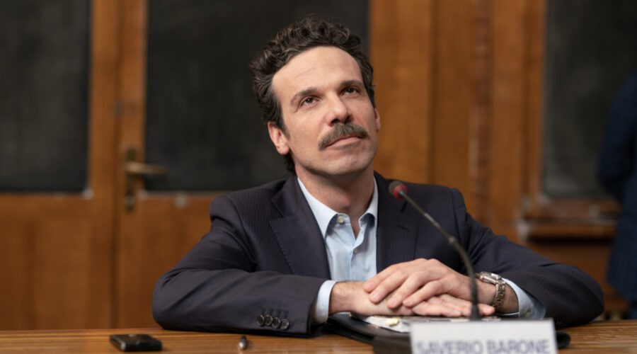 Francesco Montanari (Saverio Barone) in una scena de 