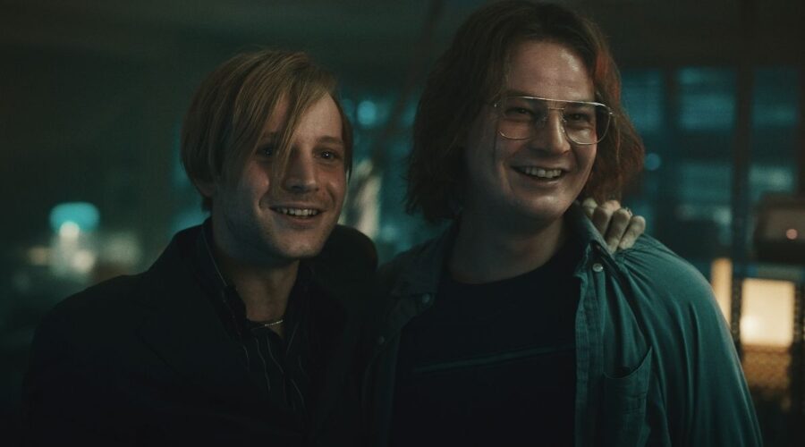 Il codice da un miliardo di dollari: Leonard Schleicher (Carsten Schltüer) e Marius Ahrendt (Juri Müller). Credits: Netflix