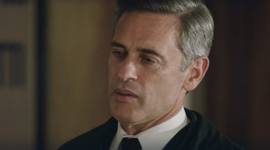 Massimo Poggio (Ezio Colombo) in una scena della puntata 33 de