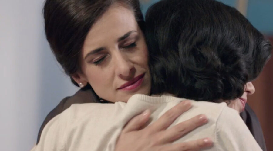 Lara Komar (Gloria Moreau) e Grace Ambrose (Stefania Colombo) in una scena della puntata 17 de