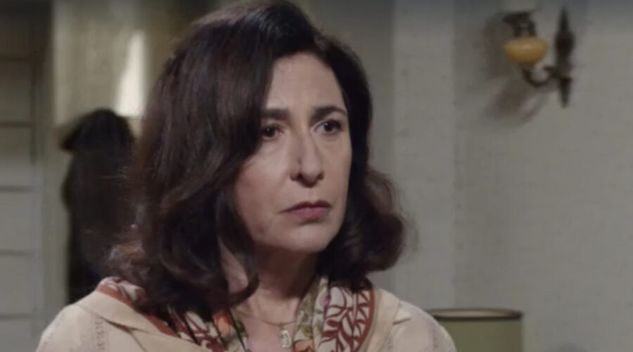 Antonella Attili (Agnese Amato) in una scena della puntata 17 de 