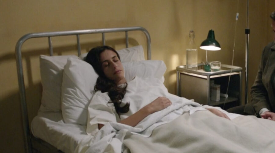 Lara Komar (Gloria Moreau) in una scena della puntata 29 de