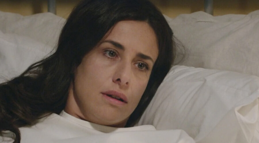 Lara Komar (Gloria Moreau) in una scena della puntata 29 de