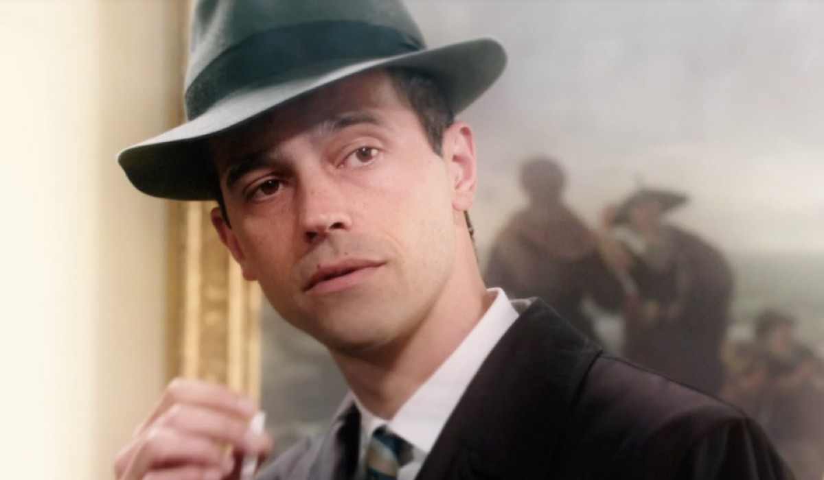 Massimo Riva in un flashback di una scena della puntata 19 de