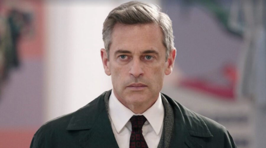 Massimo Poggio (Ezio Colombo) in una scena della puntata 31 de