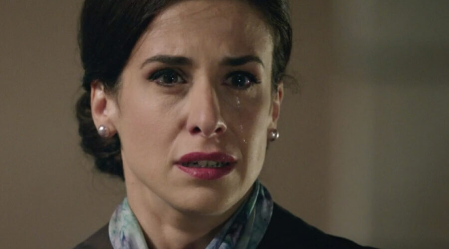 Lara Komar (Gloria Moreau) in una scena della puntata 31 de