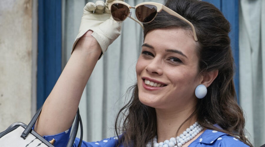 Neva Leoni (Tina Amato) in un posato per “Il Paradiso delle Signore 6”. Credits: Rai