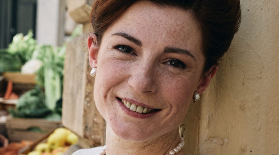 Valentina Bartolo (Veronica Zanatta) in un posato per 