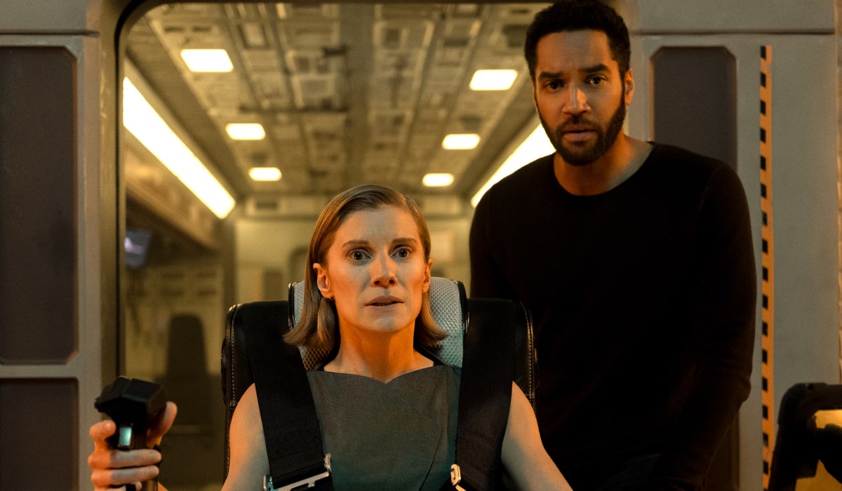 Katee Sackhoff (Niko) e Samuel Anderson (William) In Another Life 2 Stagione Credits: Eike Schroter/Netflix