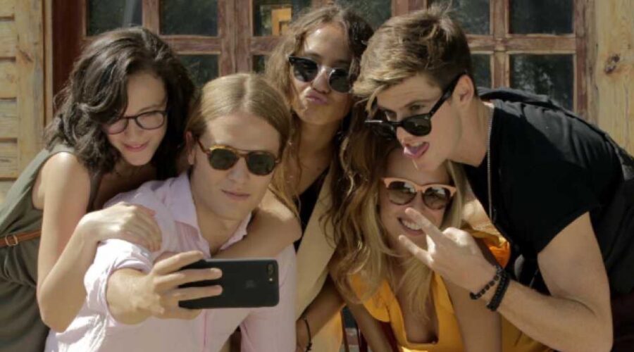 Locandina Ufficiale Di Inhibidos Credits: Serially