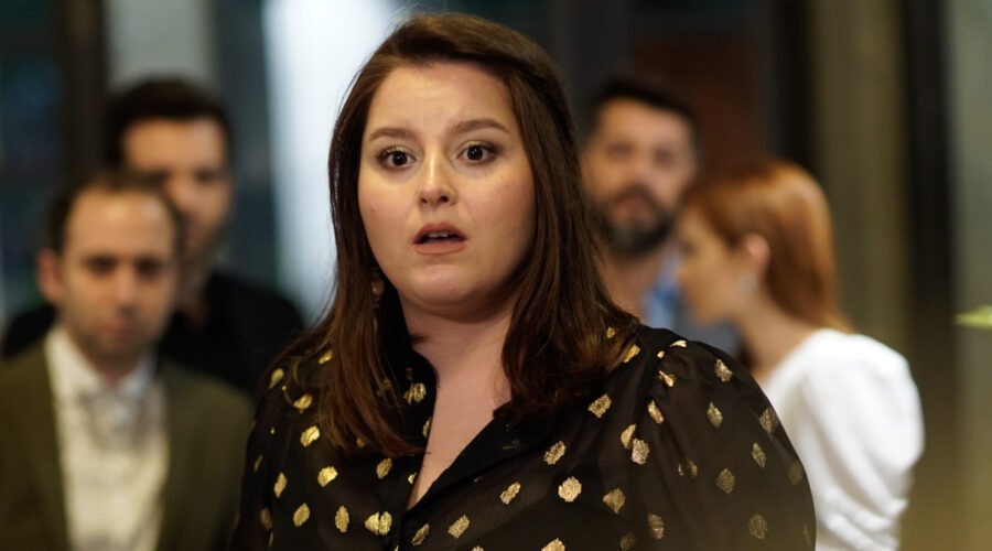 Love Is In The Air: Melek Yücel interpretata da Elçin Afacan. Credits: Mediaset