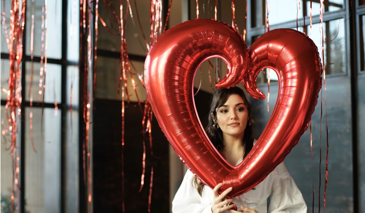 Love Is In The Air: Eda Yıldız interpretata da Hande Erçel. Credits: Mediaset