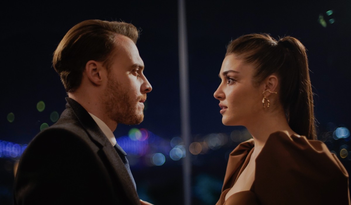 Love Is In The Air: Serkan Bolat interpretato da Kerem Bürsin e Eda Yıldız interpretata da Hande Erçel. Credits: Mediaset