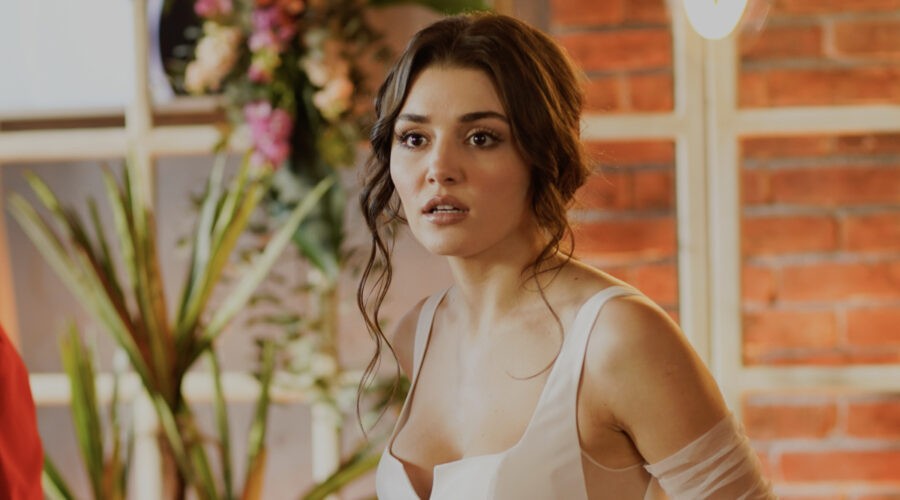 Love Is In The Air: Eda Yıldız interpretata da Hande Erçel. Credits: Mediaset