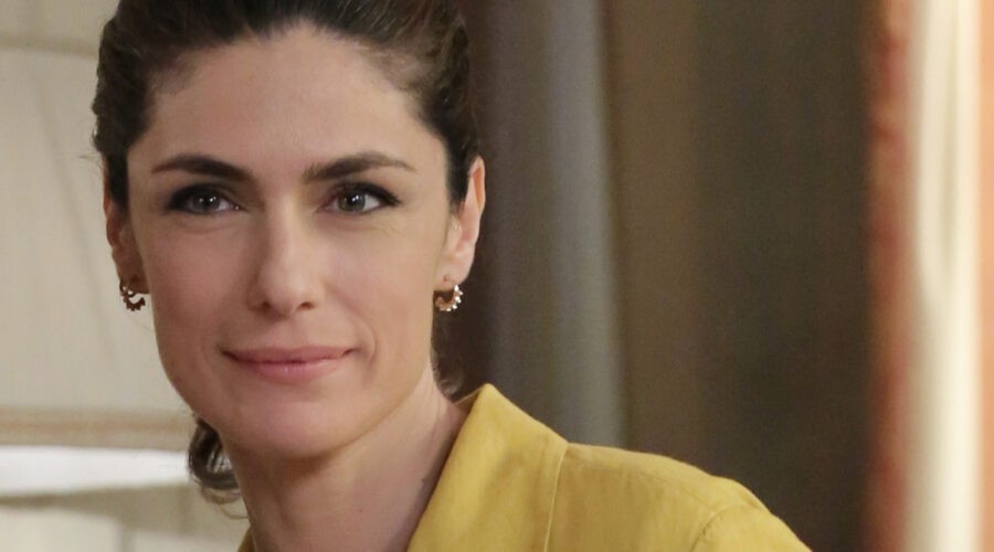 Luce Dei Tuoi Occh Anna Valle Emma Conti Posato Credits: Pierfrancesco Bruni Per Banijay Studios Italy E Mediaset