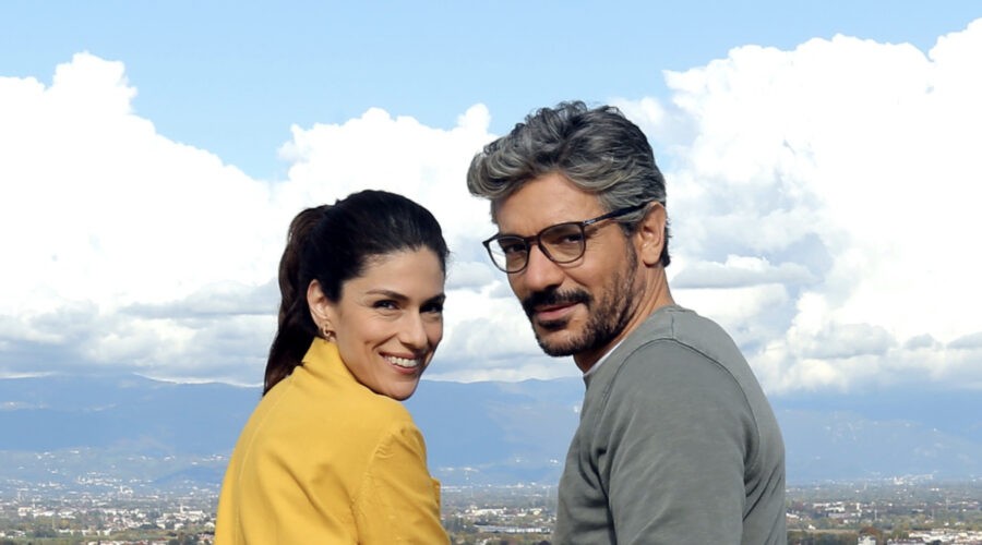 Anna Valle (Emma Conti) e Giuseppe Zeno (Enrico Leoni) in un posato per