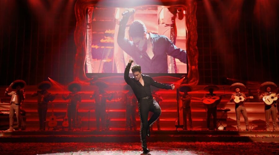 Luis Miguel - La Serie: Diego Boneta in una scena della terza stagione. Credits: Netflix