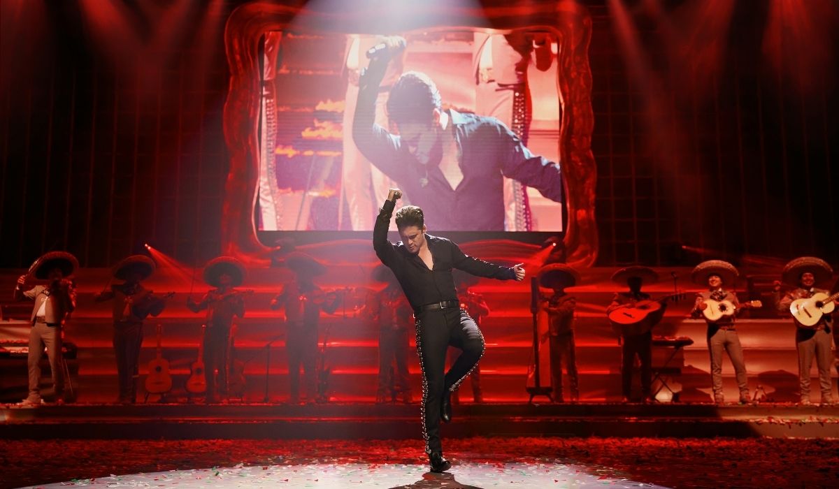 Luis Miguel - La Serie: Diego Boneta in una scena della terza stagione. Credits: Netflix