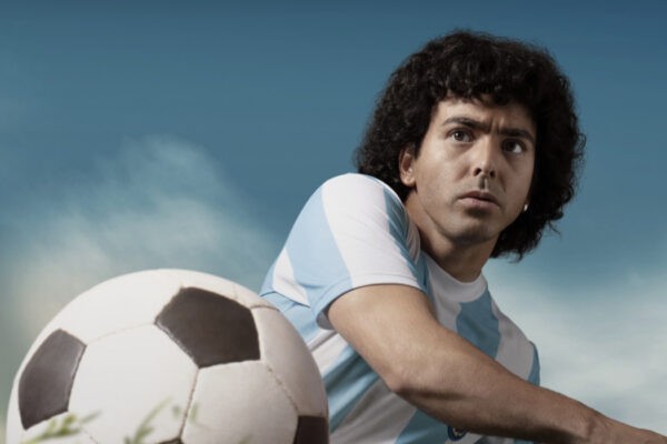 Un particolare del poster di “Maradona: Sogno Benedetto”. Credits: Amazon Prime Video.