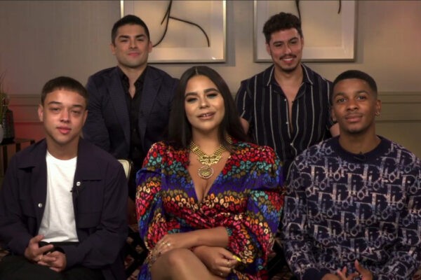 Da sinistra in alto: Diego Tinoco, Julio Macias; in basso a sinistra: Jason Genao, Jessica Marie Garcia e Brett Gray. Credits: Netflix/Cattura schermo.