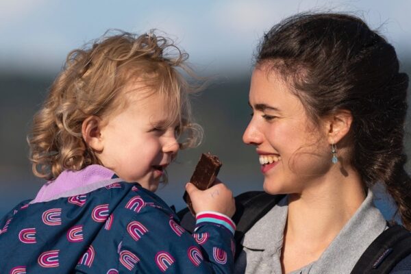 Rylea Nevaeh Whittet (Maddy) e Margaret Qualley (Alex) In Maid Credits: Ricardo Hubbs/Netflix