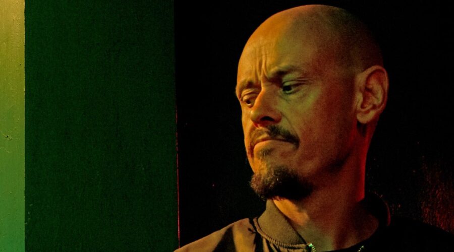 Scott Ryan In Una Scena Di Mr Inbetween Credits: Disney Plus