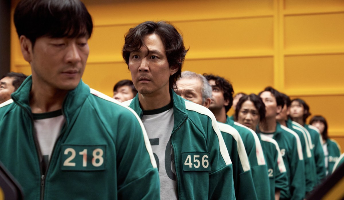Da sinistra: Cho Sang-woo (Park Hae-soo) e Seong Gi-hun (Lee Jung-jae) in una scena di “Squid Game”. Credits: Youngkyu Park/Netflix.
