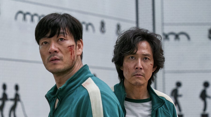 Da sinistra: Cho Sang-woo (Park Hae-soo) e Seong Gi-hun (Lee Jung-jae) in una scena di “Squid Game”. Credits: Youngkyu Park/Netflix.