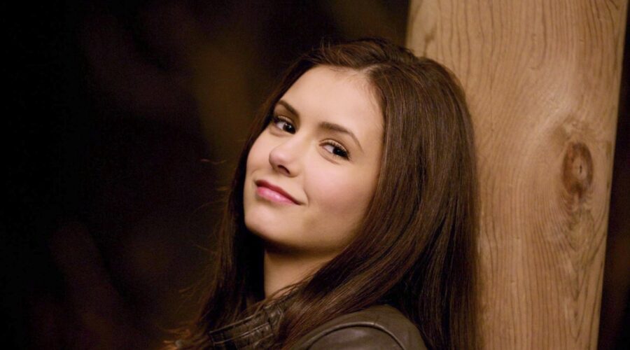 the vampire diaries elena gilbert nina dobrev primo episodio credits mediaset infinity