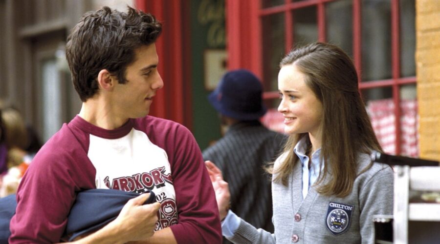 una mamma per amica jess (milo ventimiglia) e rory (alexis bledel) - credits mediaset