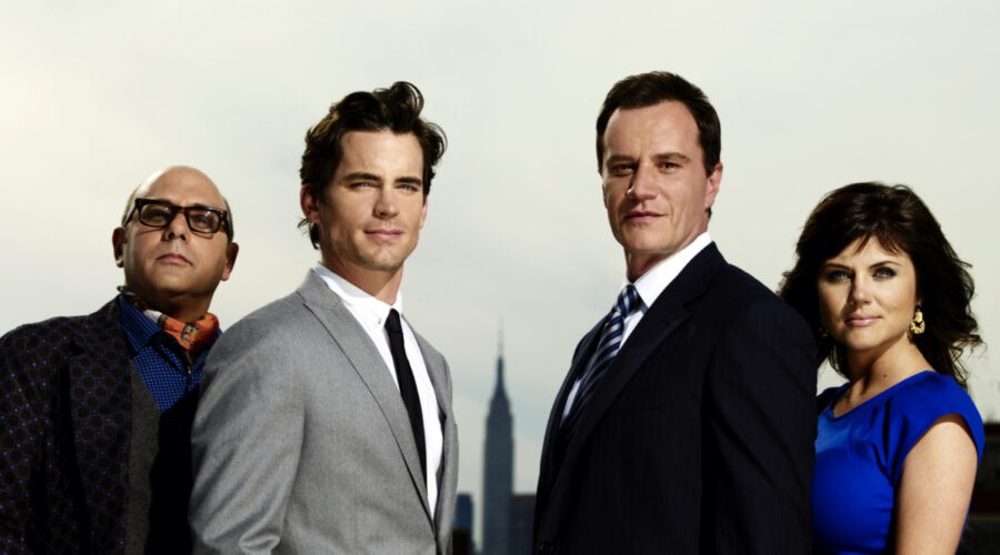 Willie Garson (Mozzie), Matt Bomer (Neal Caffrey), Tim Dekay (Peter Burke), Tiffani Thiessen (Elizabeth Burke) in un posato per