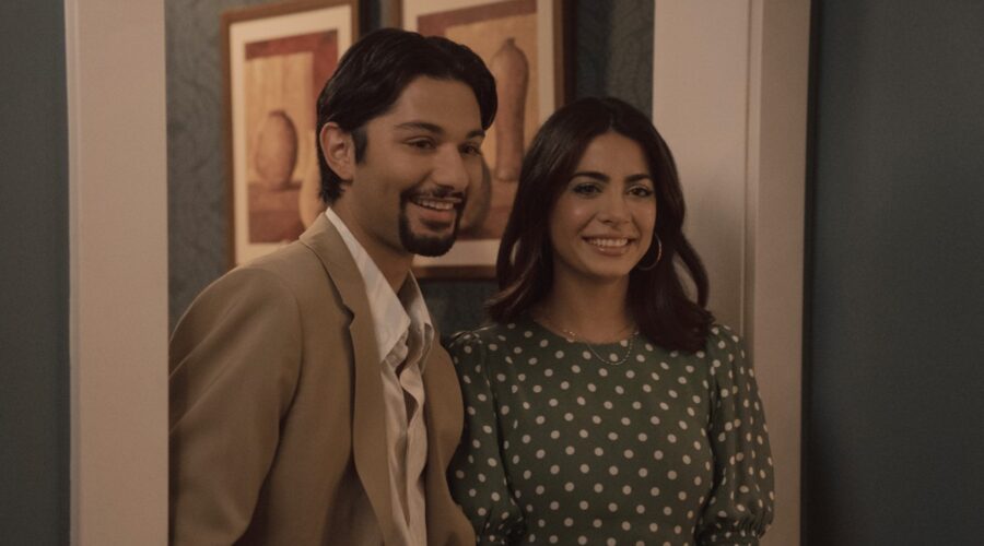 Da sinistra: Mark Indelicato e Emeraude Toubia in una scena di “With Love”. Credits: Amazon Prime Video/Amazon Studios.