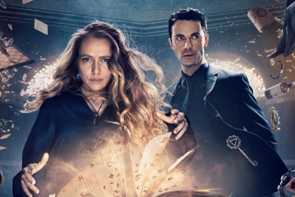 Teresa Palmer e Matthew Goode nella key art di “A Discovery of Witches 3”. Credits: Sky Italia.